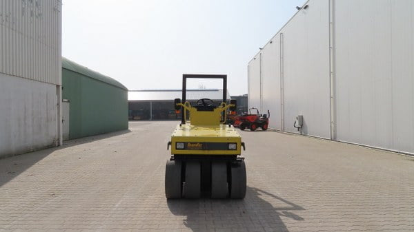 Roller pneumatik Sakai TS 160: gambar 7