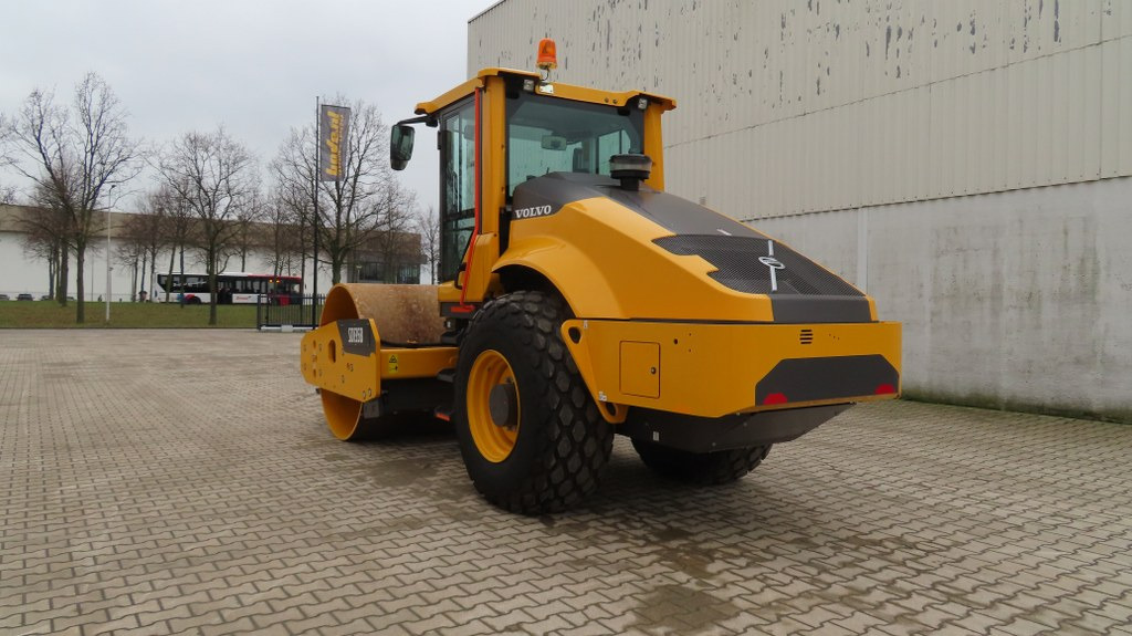 Volvo SD 135 B - Pemadat: gambar 4 Volvo SD 135 B - Pemadat: gambar 4