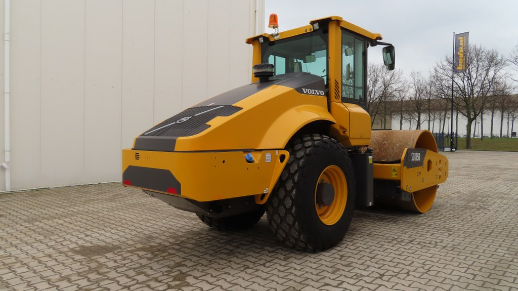 Volvo SD 135 B - Pemadat: gambar 2 Volvo SD 135 B - Pemadat: gambar 2
