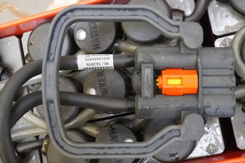HAWKER 24 Volt 2 PzB 200 Ah - Baterai: gambar 4 HAWKER 24 Volt 2 PzB 200 Ah - Baterai: gambar 4