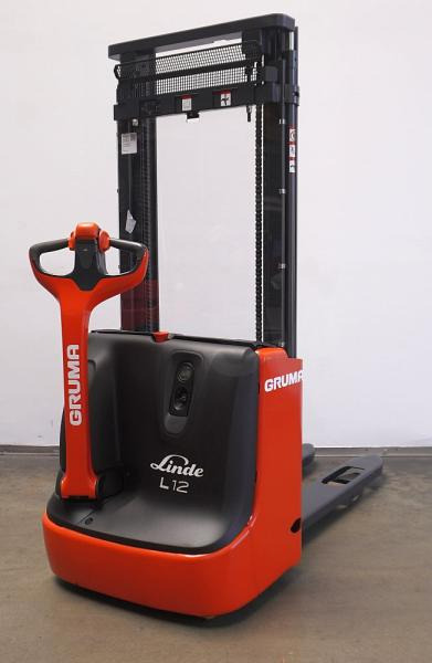 Linde L 12 1172 - Penumpuk: gambar 1 Linde L 12 1172 - Penumpuk: gambar 1
