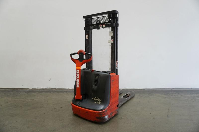 Linde L 12 1172 - Penumpuk: gambar 1 Linde L 12 1172 - Penumpuk: gambar 1