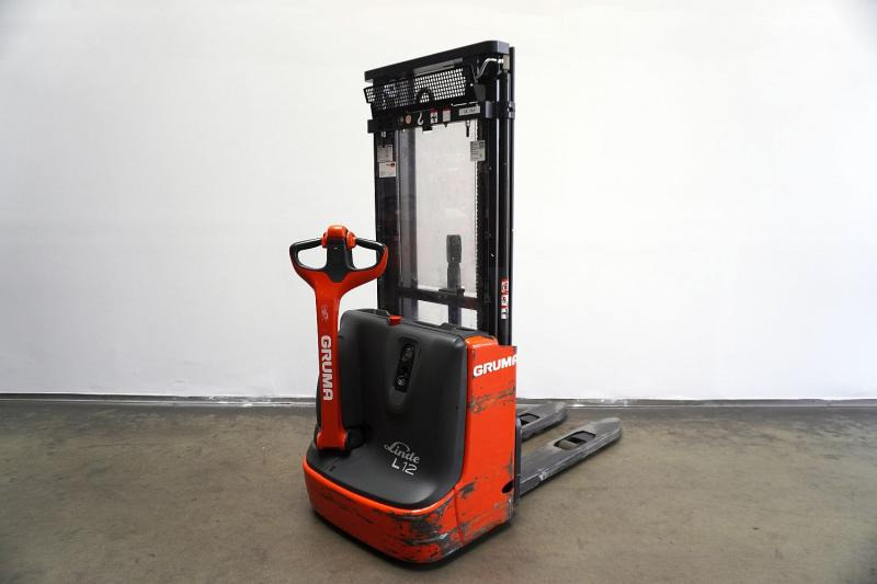 Linde L 12 1172 - Penumpuk: gambar 1 Linde L 12 1172 - Penumpuk: gambar 1