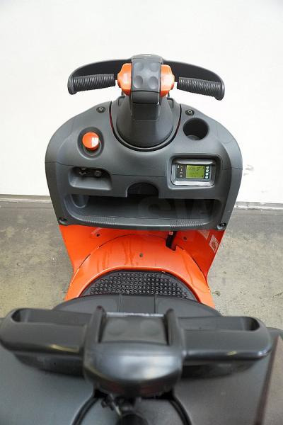 Linde P 30 132 - Traktor derek: gambar 3 Linde P 30 132 - Traktor derek: gambar 3