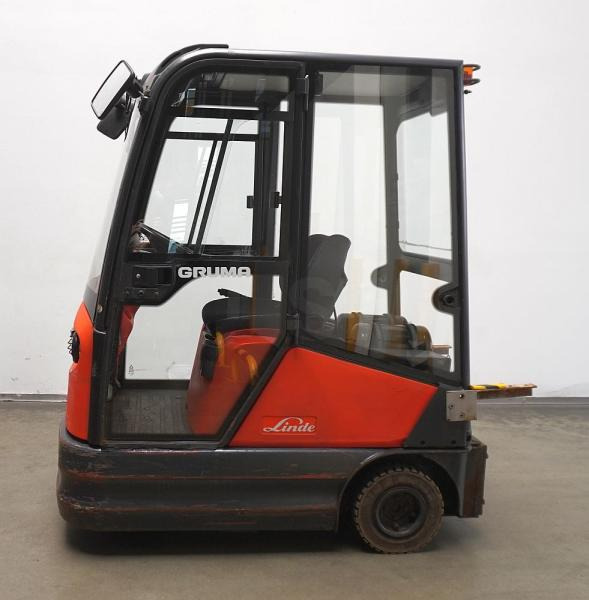 Linde P 60 Z 126 - Traktor derek: gambar 4 Linde P 60 Z 126 - Traktor derek: gambar 4