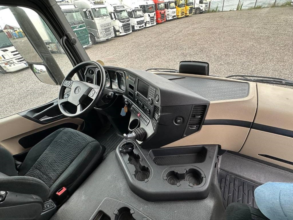 Mercedes-Benz Actros 1831 SERIE NR 2502 - Truk box: gambar 5 Mercedes-Benz Actros 1831 SERIE NR 2502 - Truk box: gambar 5