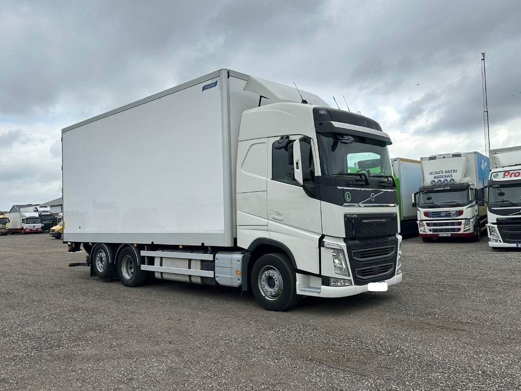 Volvo FH 500 serie 0550 - Truk box: gambar 4 Volvo FH 500 serie 0550 - Truk box: gambar 4