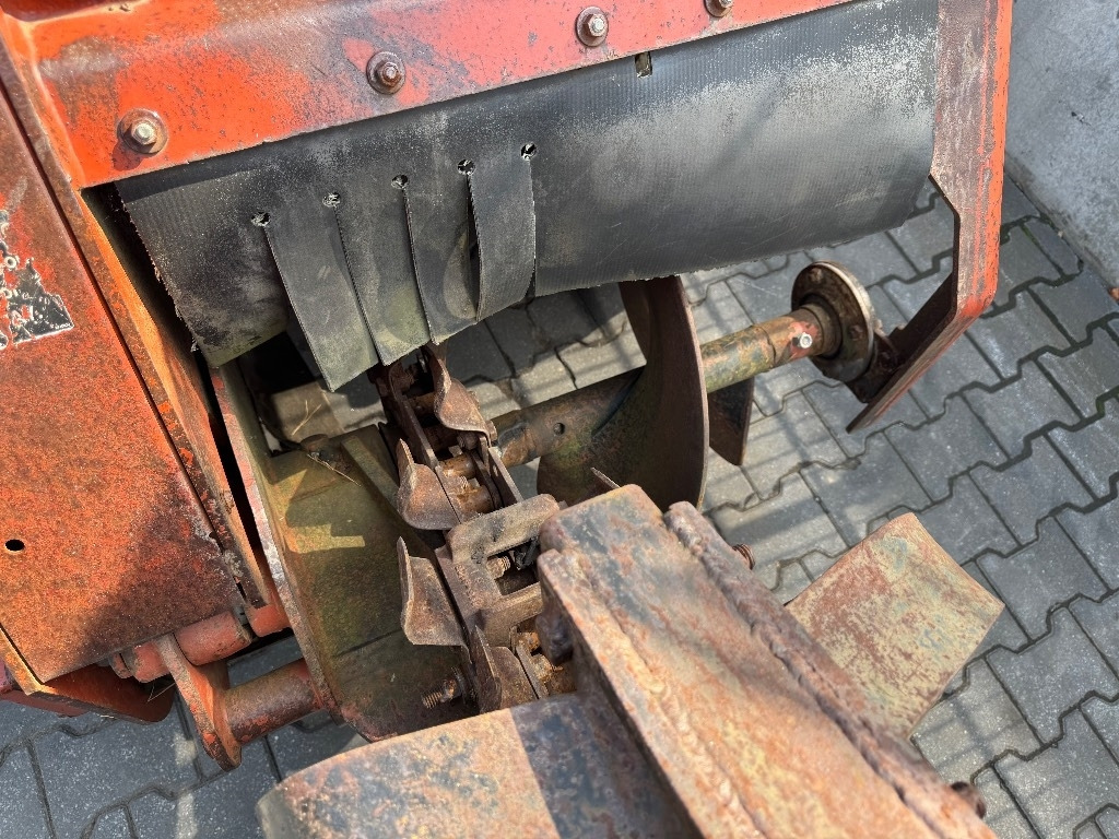 Mesin penggali parit Ditch Witch 3700 DD: gambar 12