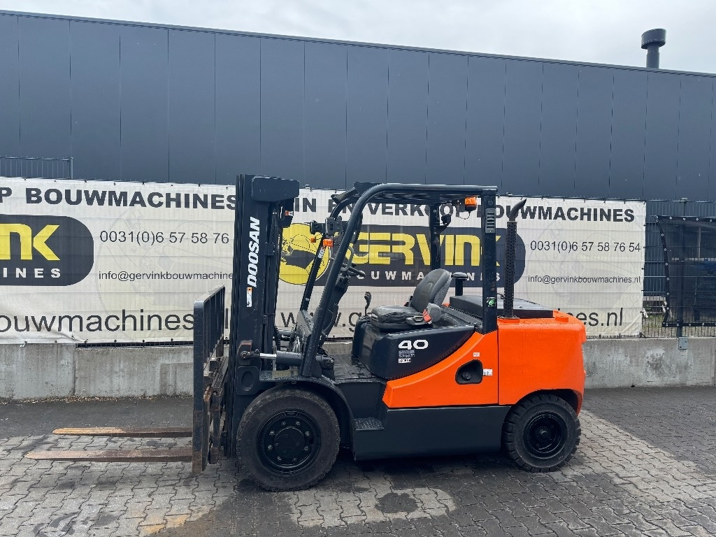 Doosan D 40 SC-7 - Forklift diesel: gambar 1 Doosan D 40 SC-7 - Forklift diesel: gambar 1