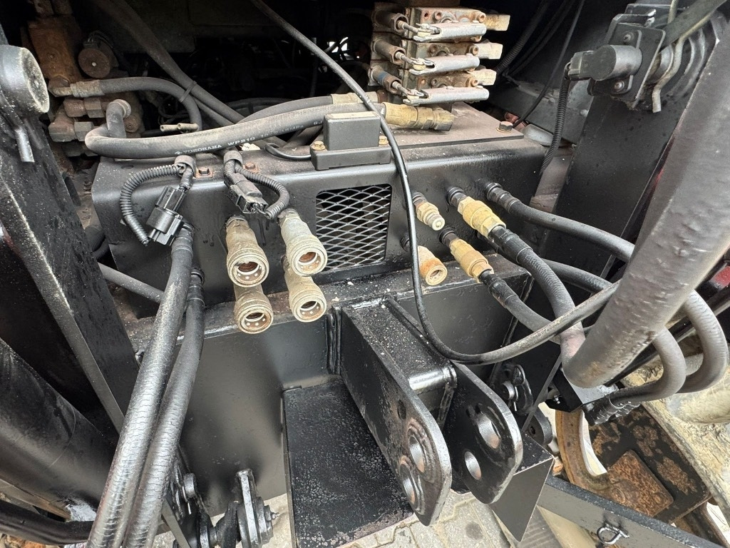 Traktor Kubota KM 90 D: gambar 9 Traktor Kubota KM 90 D: gambar 9