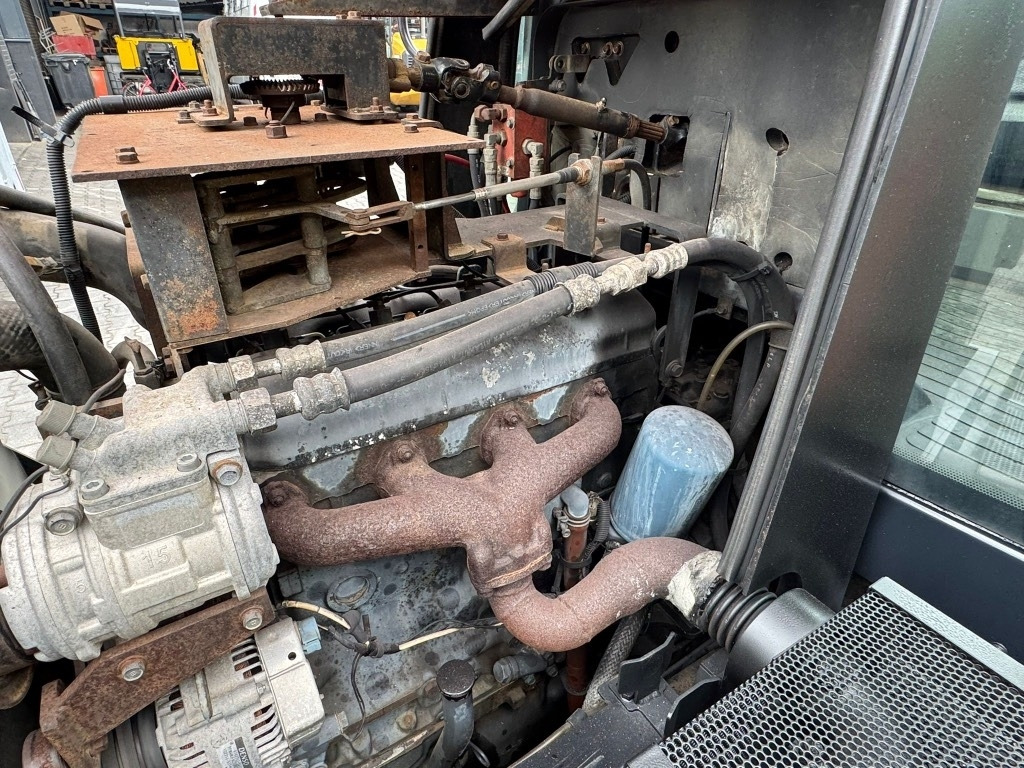 Traktor Kubota KM 90 D: gambar 10 Traktor Kubota KM 90 D: gambar 10