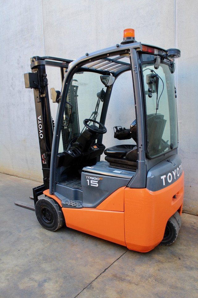 Toyota 8FBE15T - Forklift listrik: gambar 4 Toyota 8FBE15T - Forklift listrik: gambar 4