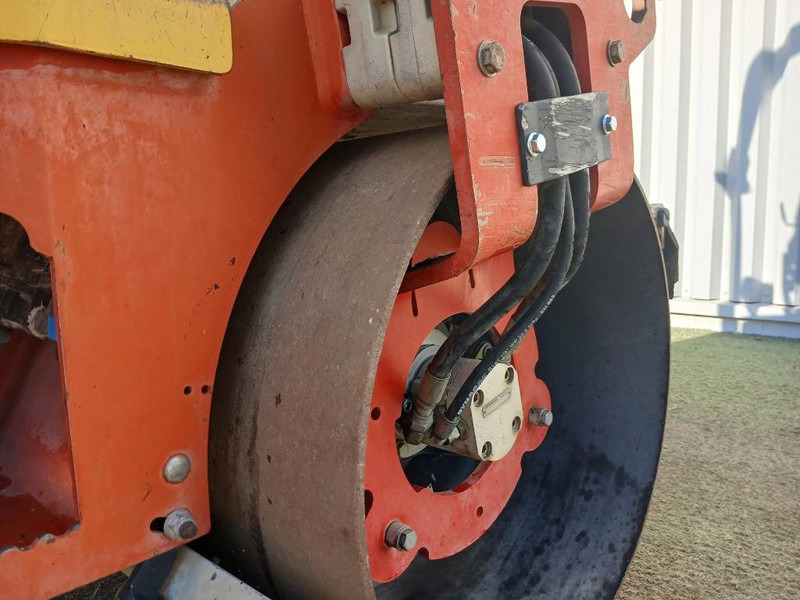 Roller Dynapac CC1000, Vält: gambar 14