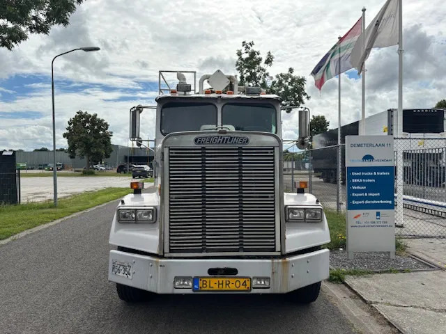 Freightliner 3 AXLE RIGID BODY chassis cabine - Truk sasis: gambar 2 Freightliner 3 AXLE RIGID BODY chassis cabine - Truk sasis: gambar 2