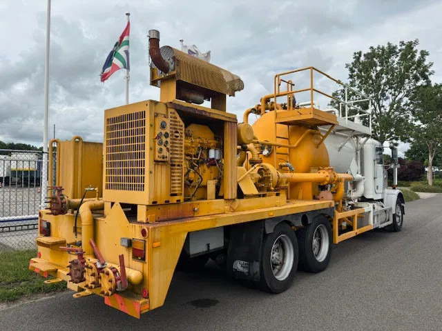 Freightliner 3 AXLE RIGID BODY chassis cabine - Truk sasis: gambar 4 Freightliner 3 AXLE RIGID BODY chassis cabine - Truk sasis: gambar 4