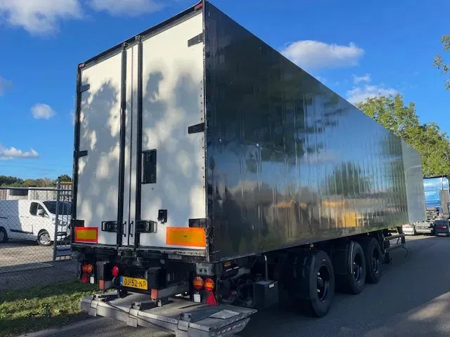 Van Eck UT-3B Steering axle 260 cm insteek Frigo carrier vector UT-3B H= 260 W= 250cm - Semi-trailer berpendingin: gambar 4 Van Eck UT-3B Steering axle 260 cm insteek Frigo carrier vector UT-3B H= 260 W= 250cm - Semi-trailer berpendingin: gambar 4