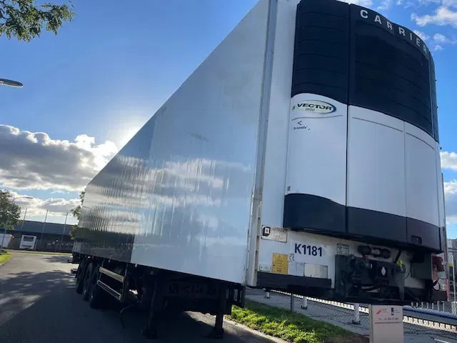 Van Eck UT-3B Steering axle 260 cm insteek Frigo carrier vector UT-3B H= 260 W= 250cm - Semi-trailer berpendingin: gambar 3 Van Eck UT-3B Steering axle 260 cm insteek Frigo carrier vector UT-3B H= 260 W= 250cm - Semi-trailer berpendingin: gambar 3