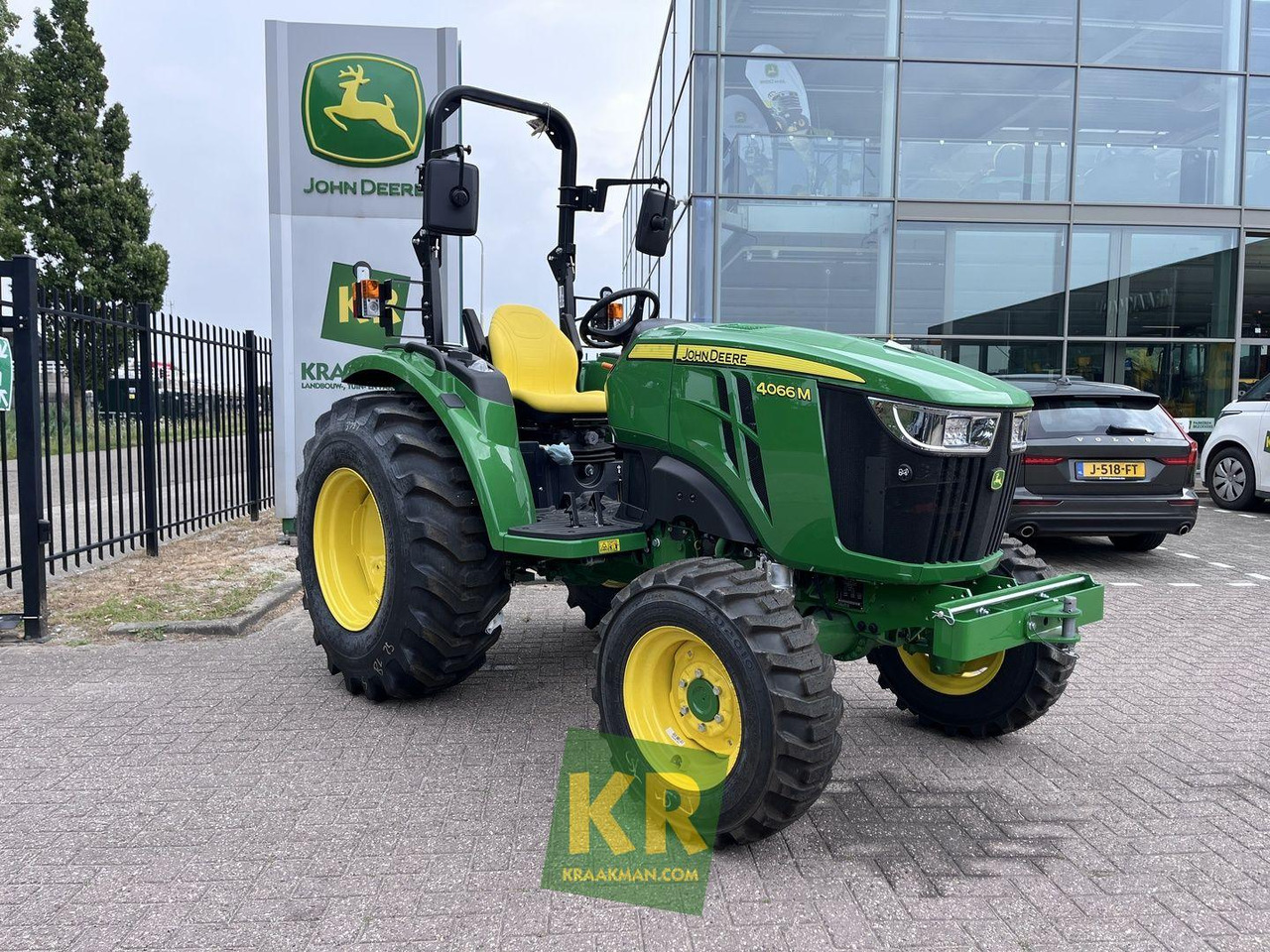 4066M John Deere - Traktor kompak: gambar 1 4066M John Deere - Traktor kompak: gambar 1