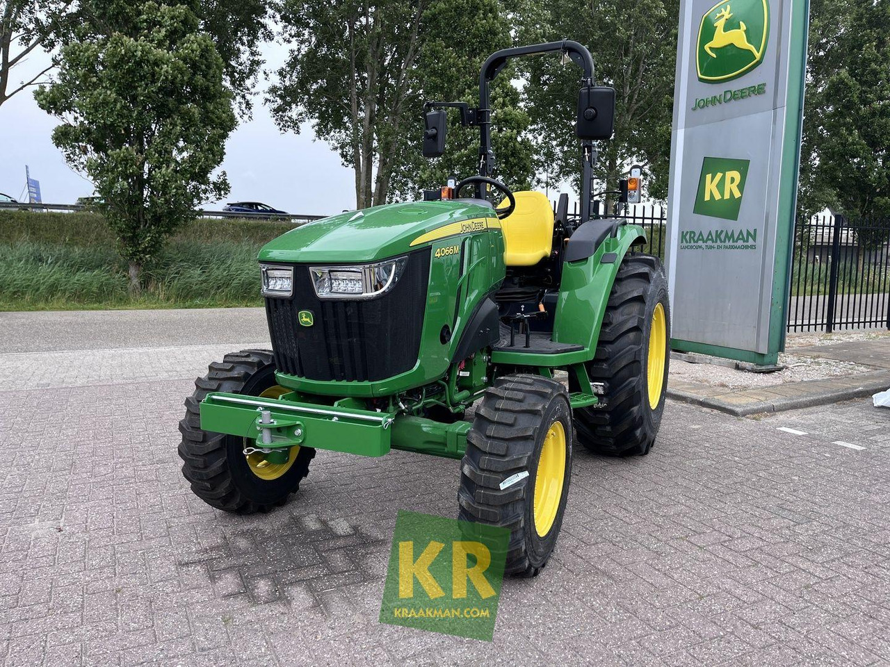 4066M John Deere - Traktor kompak: gambar 2 4066M John Deere - Traktor kompak: gambar 2