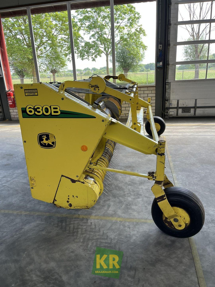 630B John Deere - Lampiran pemanen pakan ternak: gambar 2 630B John Deere - Lampiran pemanen pakan ternak: gambar 2