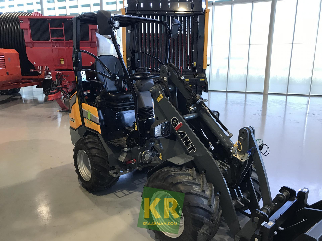 G2200E Giant - Pemuat ringkas: gambar 2 G2200E Giant - Pemuat ringkas: gambar 2