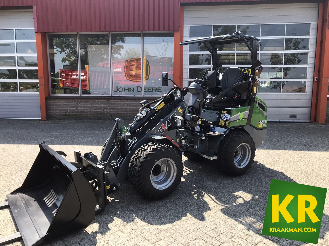 G2200E Giant - Pemuat ringkas: gambar 1 G2200E Giant - Pemuat ringkas: gambar 1