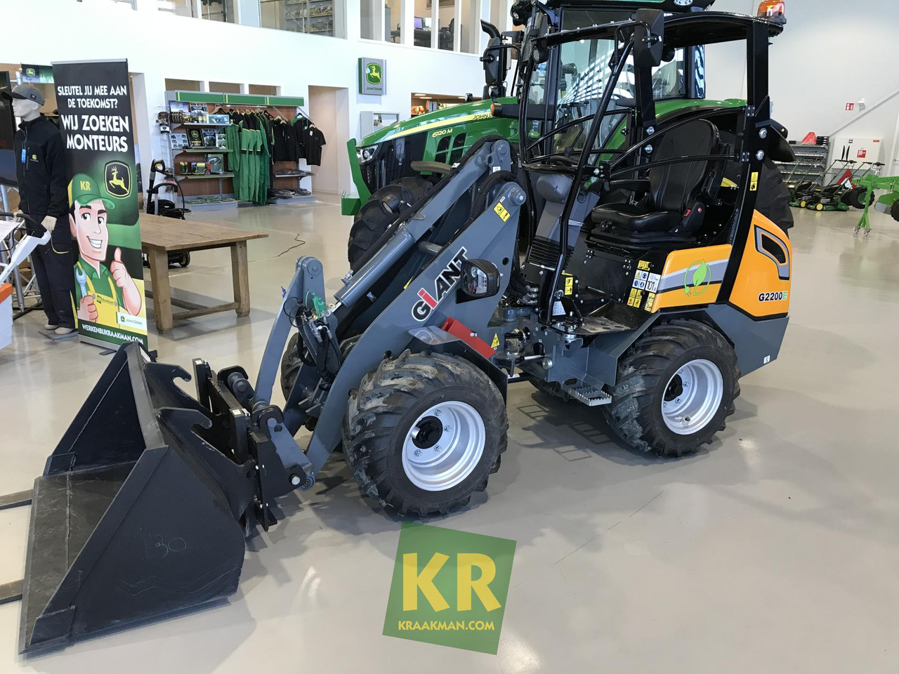 G2200E Giant - Pemuat ringkas: gambar 1 G2200E Giant - Pemuat ringkas: gambar 1