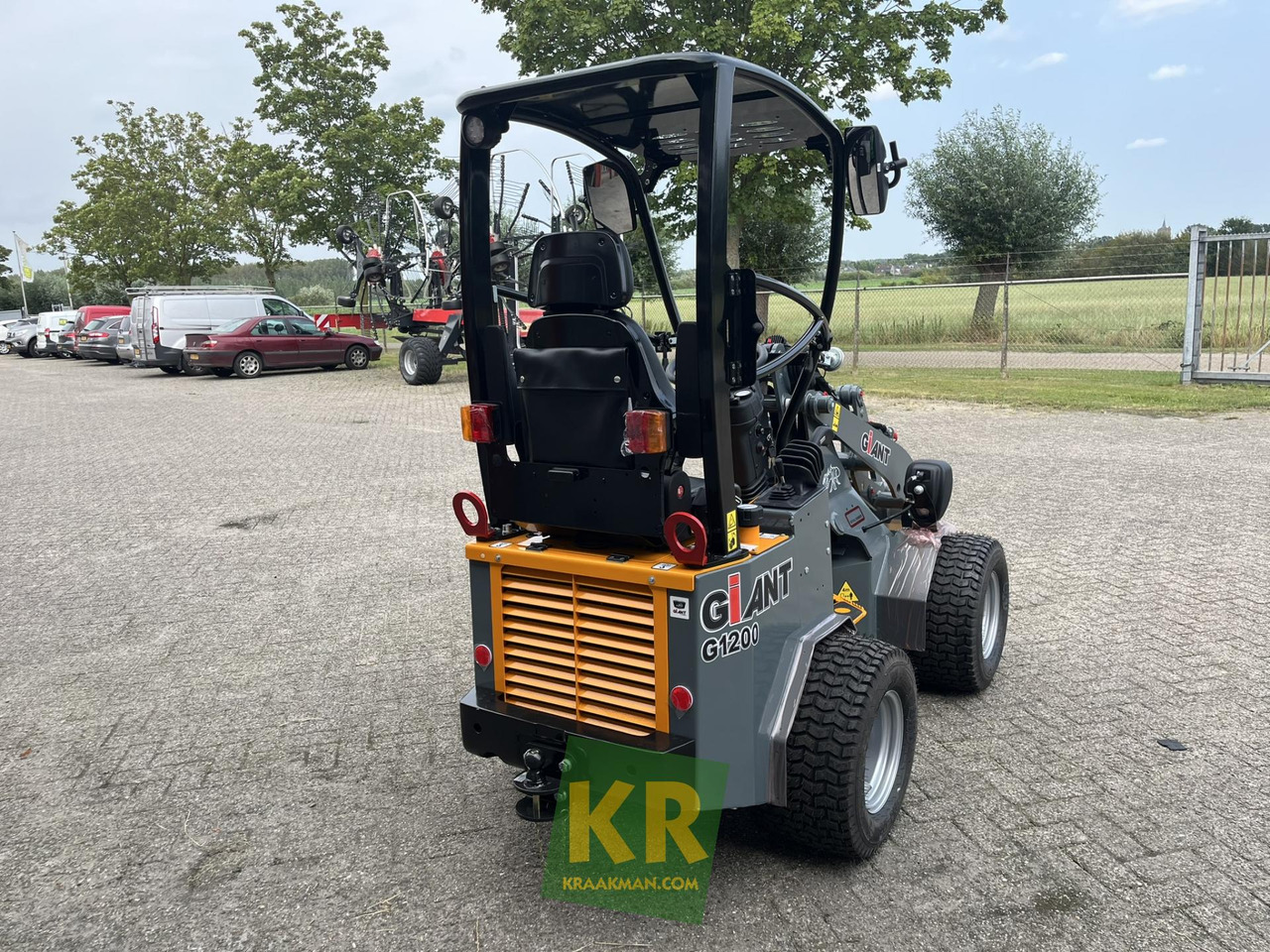 Giant G1200 - Pemuat ringkas: gambar 4 Giant G1200 - Pemuat ringkas: gambar 4