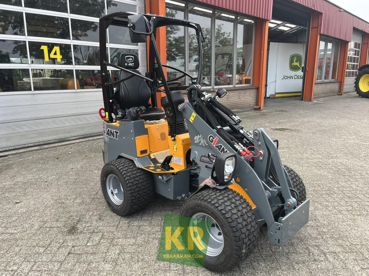 Giant G1200 - Pemuat ringkas: gambar 2 Giant G1200 - Pemuat ringkas: gambar 2