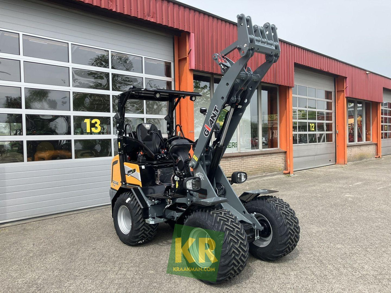 Giant G2500 X-tra HD - Pemuat ringkas: gambar 3 Giant G2500 X-tra HD - Pemuat ringkas: gambar 3