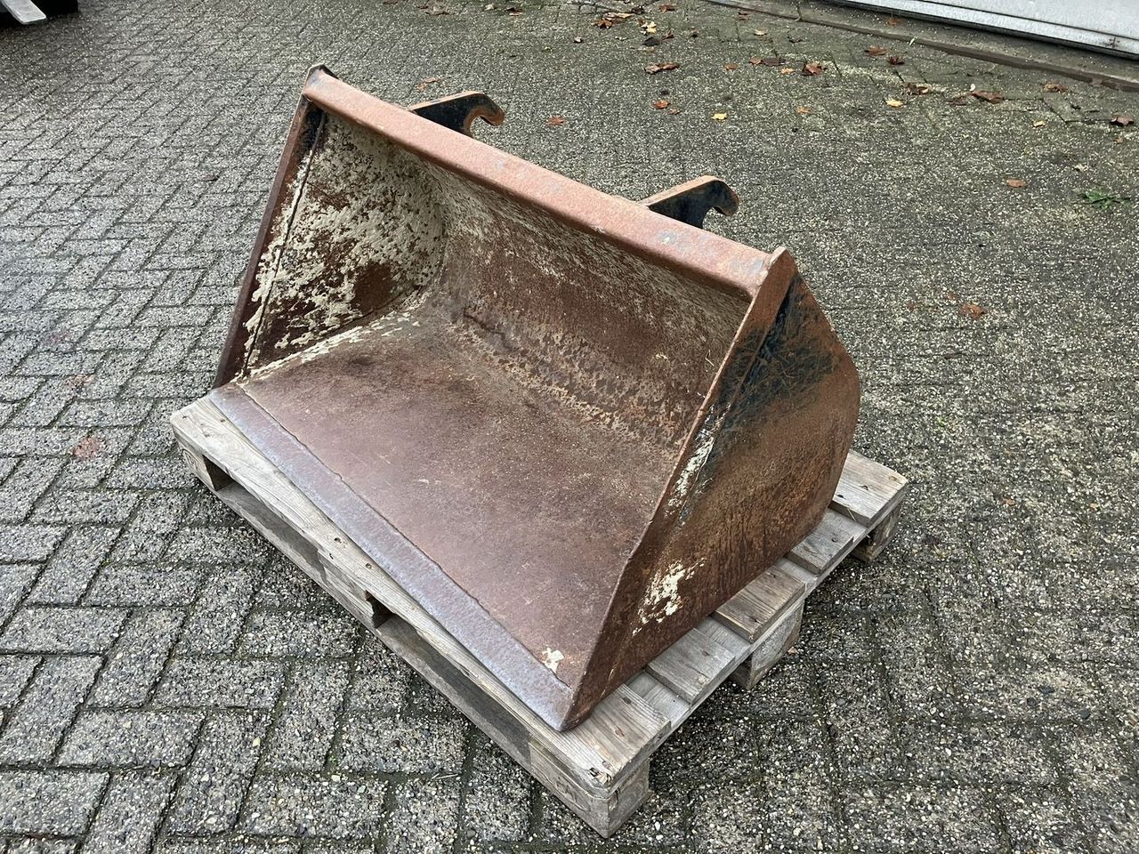 Giant Grondbak - Ember loader: gambar 1 Giant Grondbak - Ember loader: gambar 1