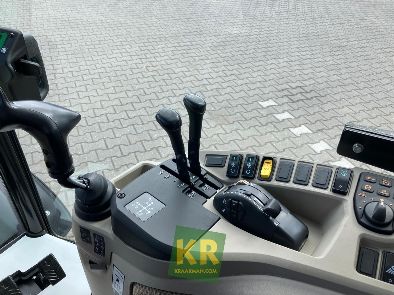 John Deere 4066R - Traktor kompak: gambar 5 John Deere 4066R - Traktor kompak: gambar 5