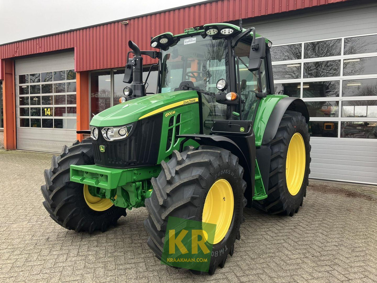 John Deere 6100M - Traktor: gambar 1 John Deere 6100M - Traktor: gambar 1