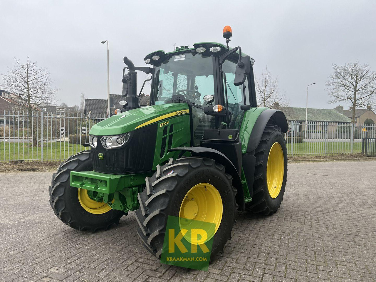 John Deere 6100M - Traktor: gambar 2 John Deere 6100M - Traktor: gambar 2