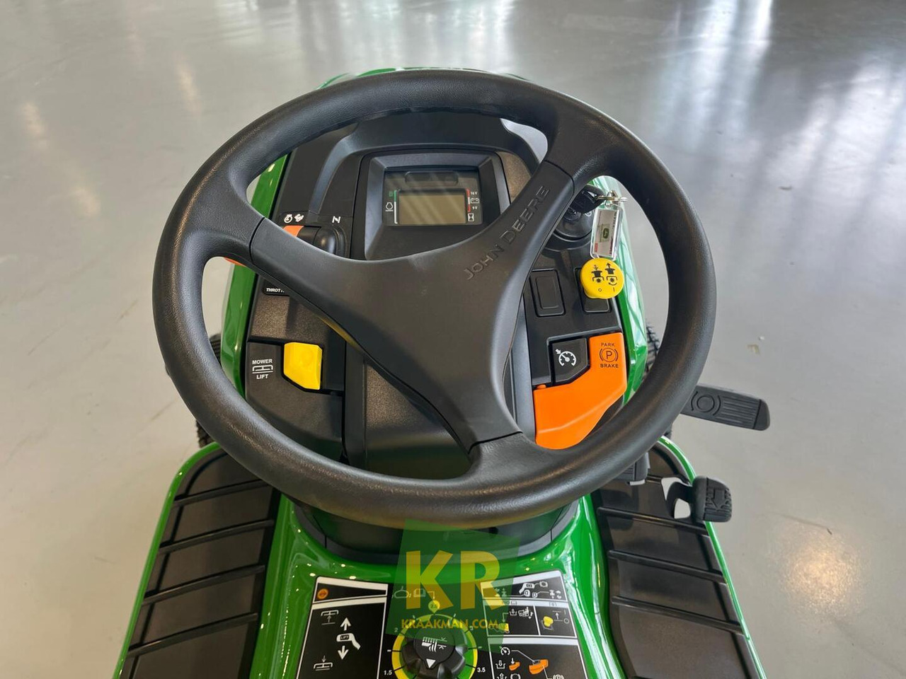 John Deere X380 - Mesin pemotong rumput: gambar 1 John Deere X380 - Mesin pemotong rumput: gambar 1