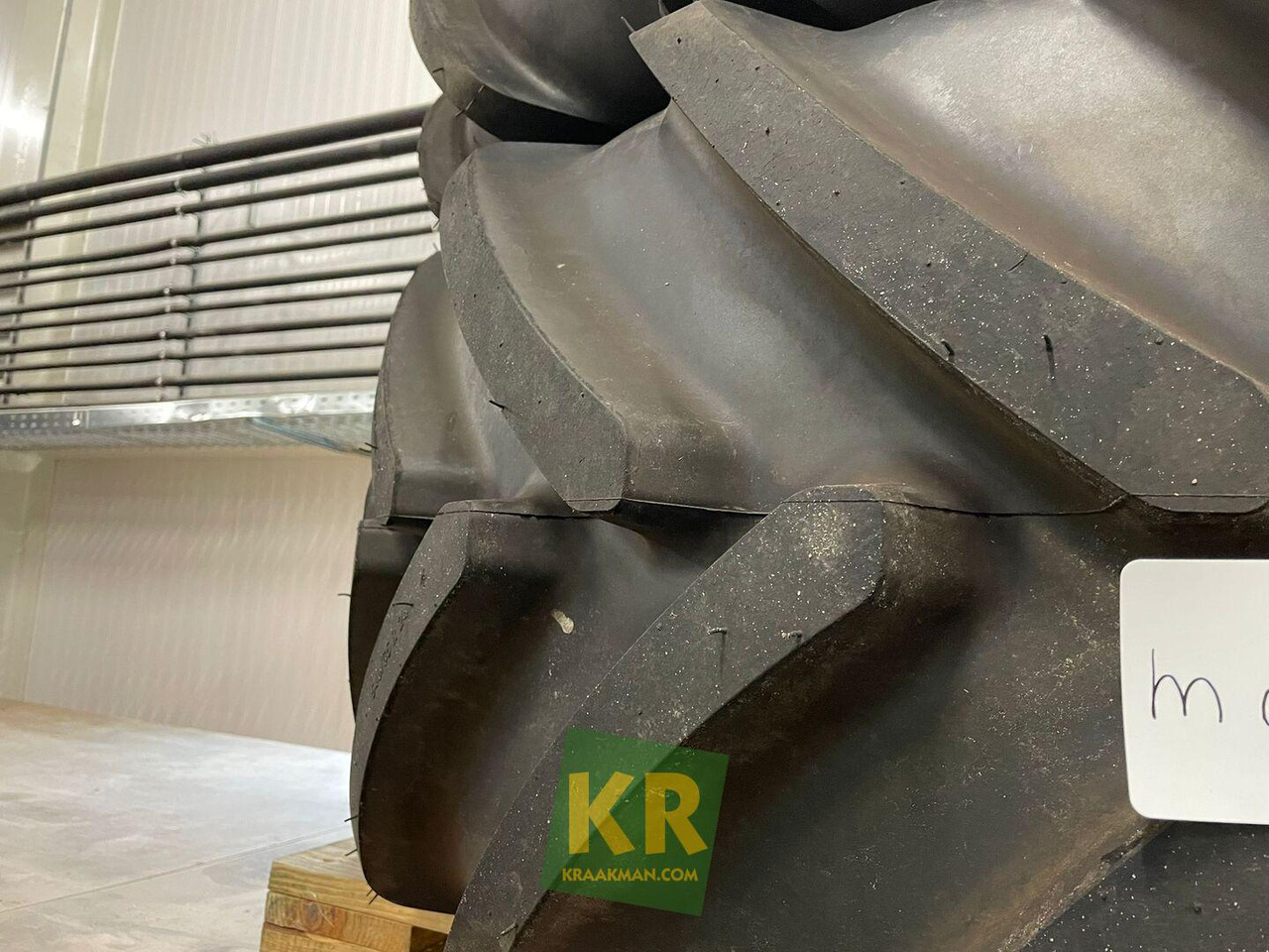 Michelin Multibib 540/65R24 - Roda untuk Peralatan pertanian: gambar 2 Michelin Multibib 540/65R24 - Roda untuk Peralatan pertanian: gambar 2