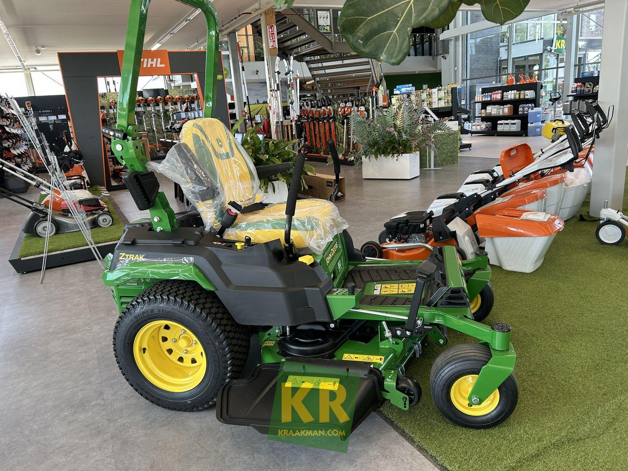 Z545R John Deere - Mesin pemotong rumput: gambar 1 Z545R John Deere - Mesin pemotong rumput: gambar 1