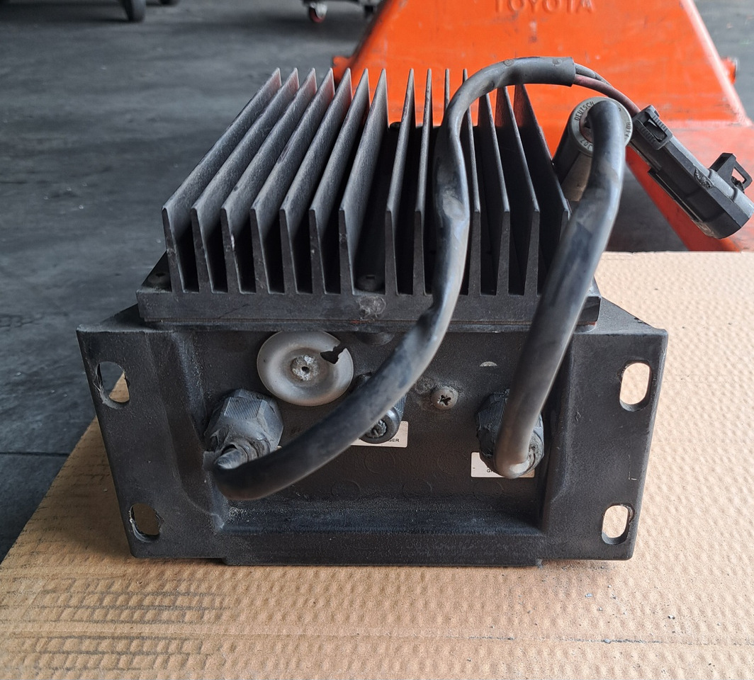 BATTERY CHARGER 12V – VECTOR - Baterai: gambar 3 BATTERY CHARGER 12V – VECTOR - Baterai: gambar 3