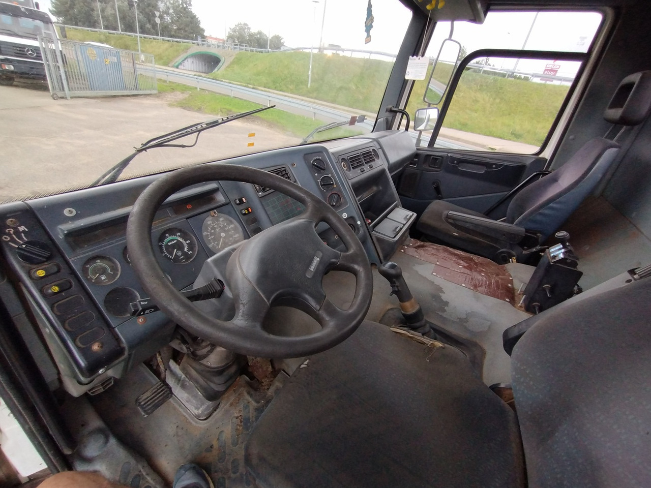 DAF 75 CF ATI 340 6x4 - Truk jungkit: gambar 5 DAF 75 CF ATI 340 6x4 - Truk jungkit: gambar 5