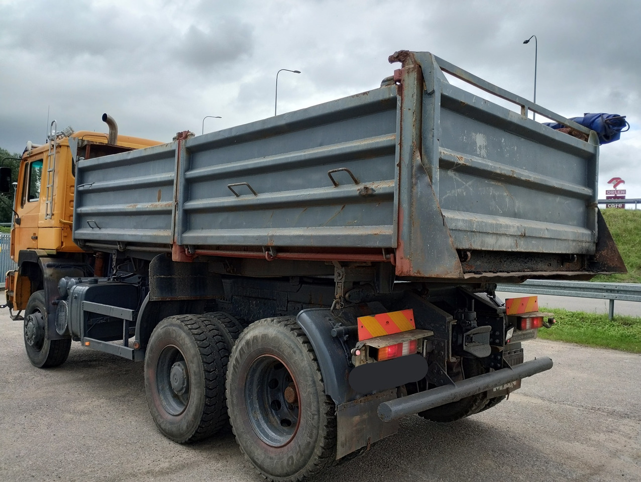 MAN F90 19-372 6X4 - 4 - Truk jungkit: gambar 3 MAN F90 19-372 6X4 - 4 - Truk jungkit: gambar 3