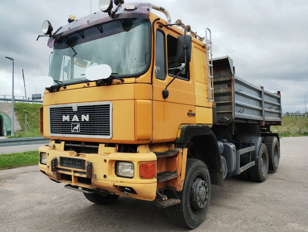 MAN F90 19-372 6X4 - 4 - Truk jungkit: gambar 1 MAN F90 19-372 6X4 - 4 - Truk jungkit: gambar 1