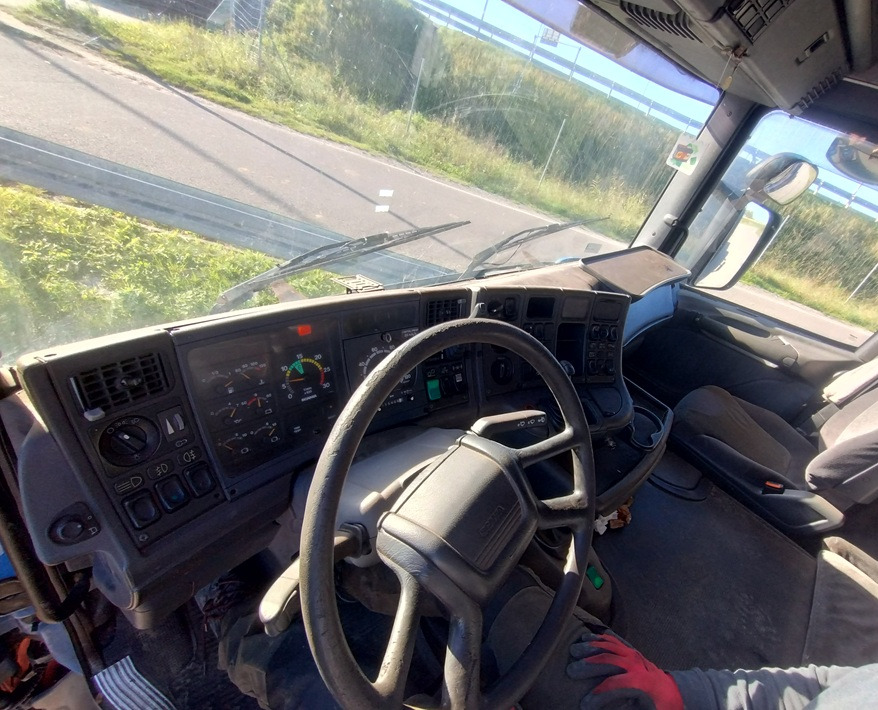 SCANIA R 114 380 6x2 - Truk sasis: gambar 4 SCANIA R 114 380 6x2 - Truk sasis: gambar 4
