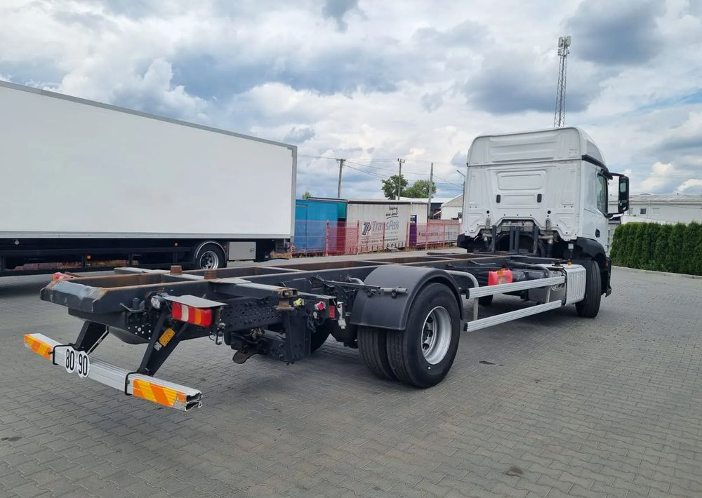 Mercedes-Benz Actros 1836 - Truk dengan terpal samping: gambar 3 Mercedes-Benz Actros 1836 - Truk dengan terpal samping: gambar 3