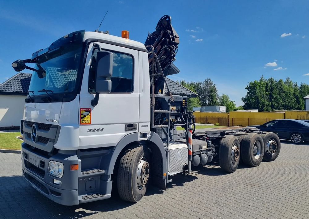 Mercedes-Benz Actros 3244 - Truk sasis: gambar 1 Mercedes-Benz Actros 3244 - Truk sasis: gambar 1