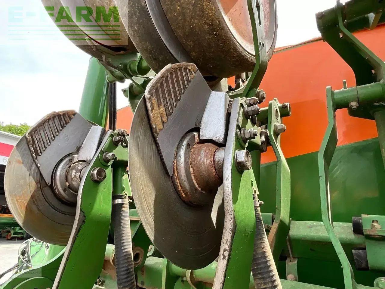 Amazone edx 6000-tc - Penabur presisi: gambar 3 Amazone edx 6000-tc - Penabur presisi: gambar 3