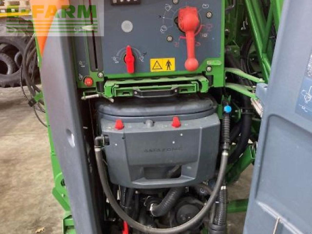 Amazone uf 2002 + fronttank 1500 - Penyemprot tertinggal: gambar 5 Amazone uf 2002 + fronttank 1500 - Penyemprot tertinggal: gambar 5