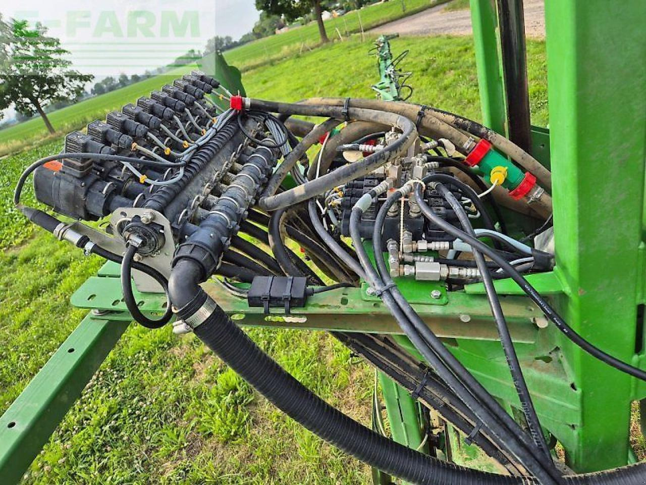 Amazone ux 3200 super - Penyemprot tertinggal: gambar 5 Amazone ux 3200 super - Penyemprot tertinggal: gambar 5