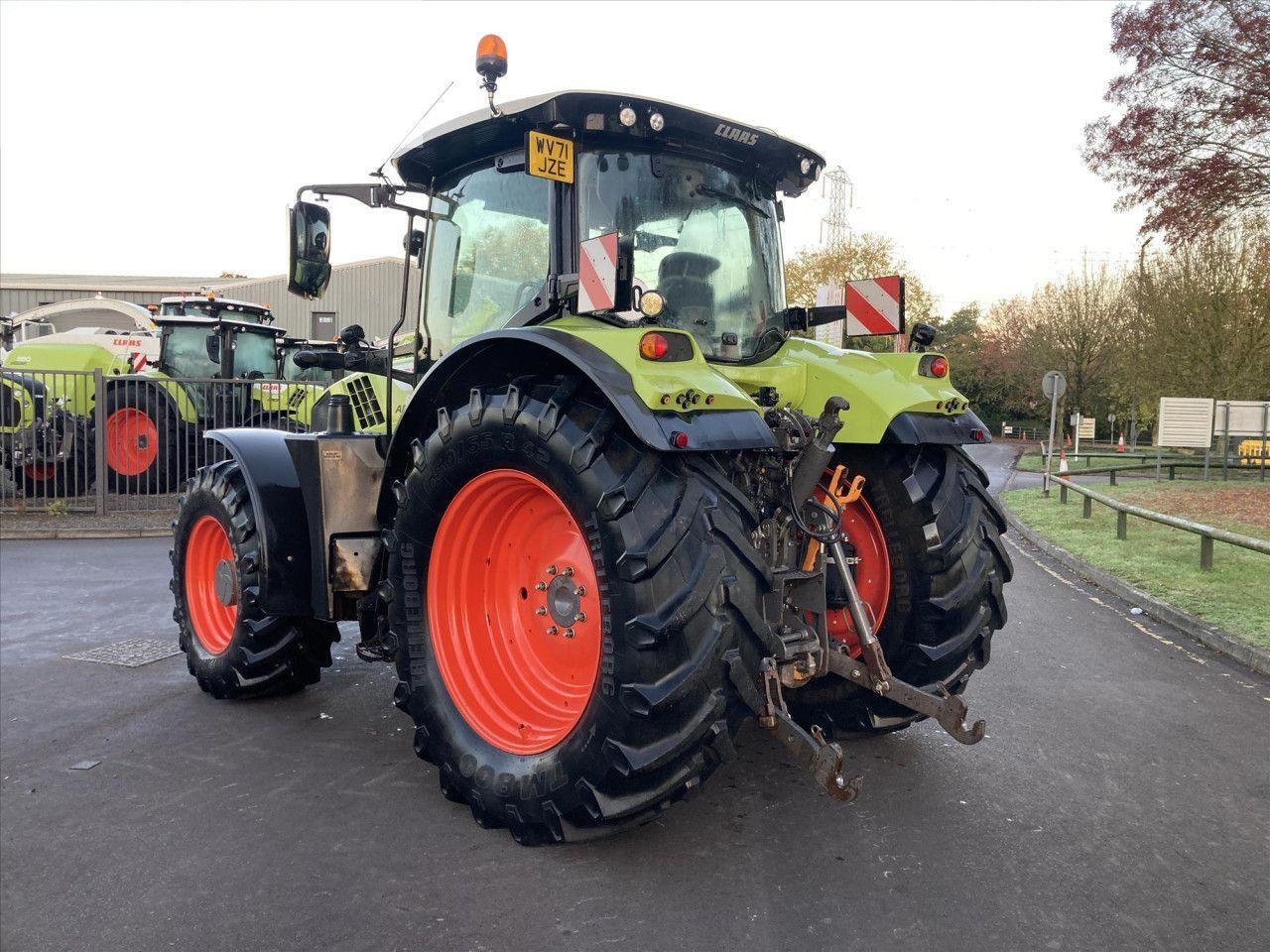 CLAAS ARION 660 CIS+ - Traktor: gambar 3 CLAAS ARION 660 CIS+ - Traktor: gambar 3
