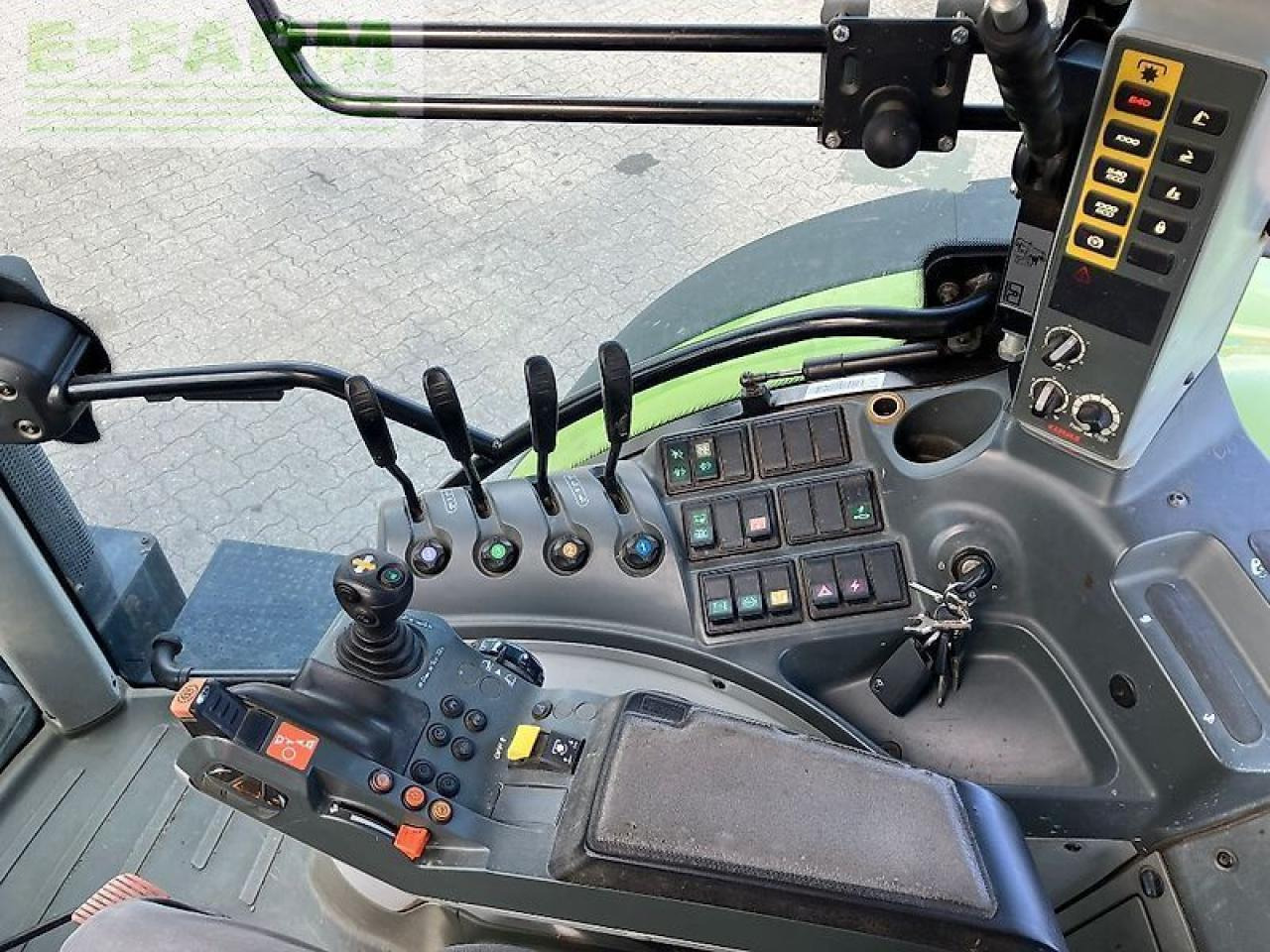 CLAAS arion 640 cis hexashift CIS - Traktor: gambar 4 CLAAS arion 640 cis hexashift CIS - Traktor: gambar 4