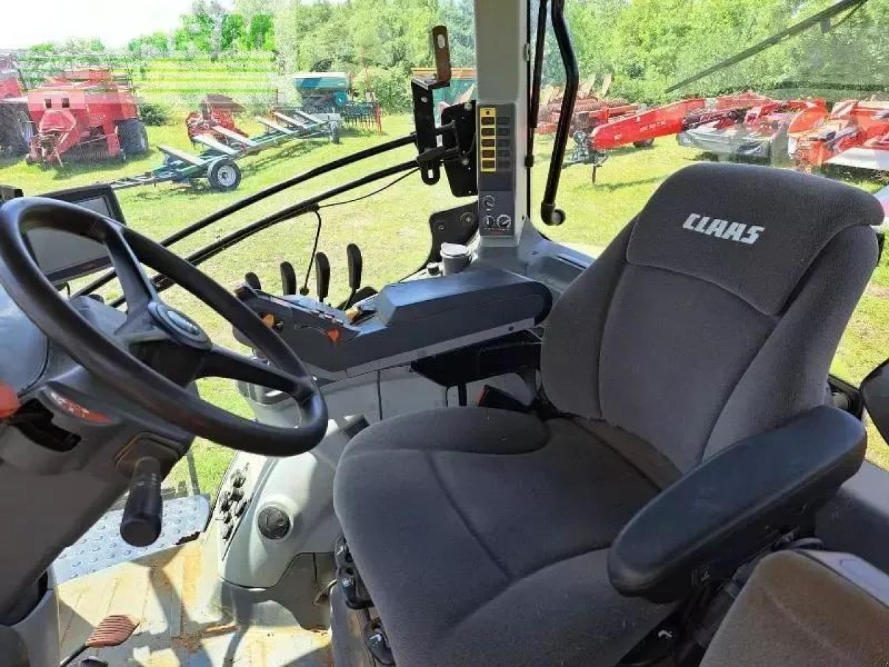 Traktor CLAAS axion 800: gambar 6